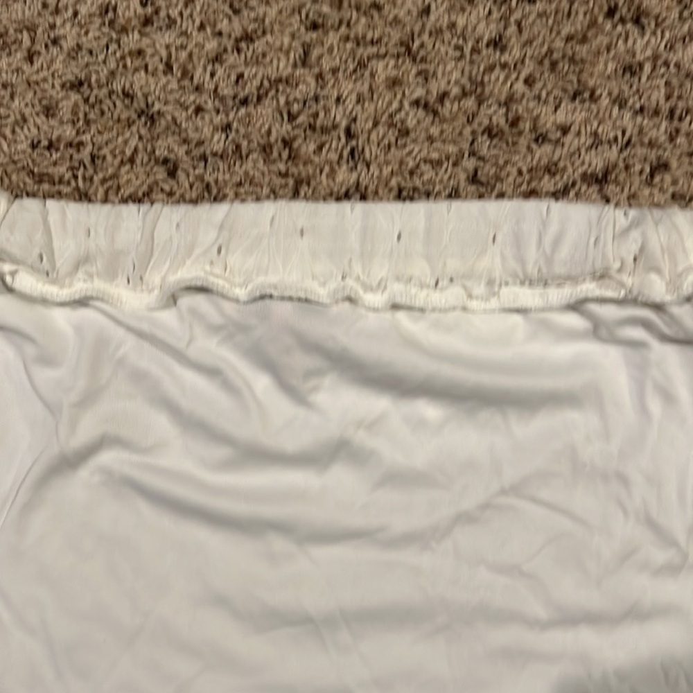 🆑FINAL PRICE‼️. BCBG size medium white skirt with detailed band and bow - Picture 5 of 5